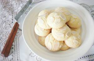 Almond Cookies (bánh quy hạnh nhân)