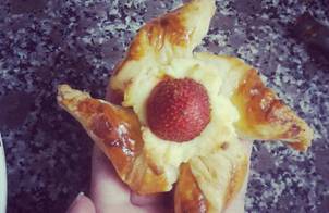 Strawberry puff pastry