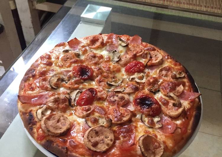 Pizza xúc xích thịt nguội