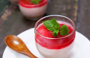 Raspberry Mousse Cups