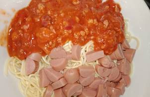 Mì spaghetti thịt bằm + xúc xích