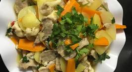 Hình ảnh món Thịt heo xào khoai tây, carot và nấm bào ngư