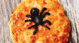Hình ảnh món Mini Spider Pizzas- Halloween