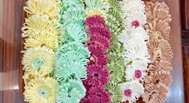 Hình ảnh món Mứt dừa hoa cúc từ màu thiên nhiên
