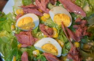 Salad xà lách cá ngừ và trứng