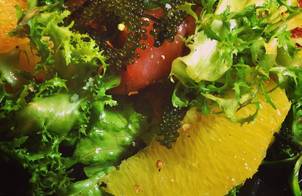 Salad Cá Hồi Muối và Rong Nho