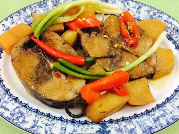 Cá Ngừ kho măng củ
