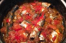 Cá nục kho nước dừa sốt cà chua (ngon như cá hộp)