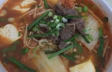Canh kimchi nấu đậu phụ thịt bò