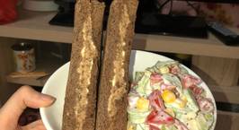 Hình ảnh món Bánh mỳ sandwich lúa mạch ăn cùng salad bơ