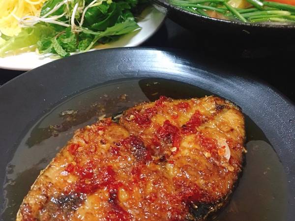 Cá Thu Chiên Chấm Rau Sống