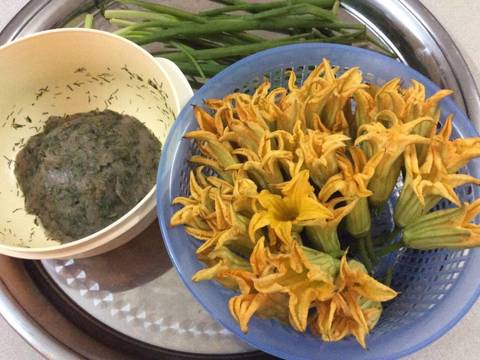 Hoa bí đỏ nấu canh cá thát lát recipe step 1 photo