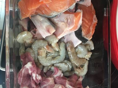Đầu cá hồi nấu dưa cải chua recipe step 1 photo