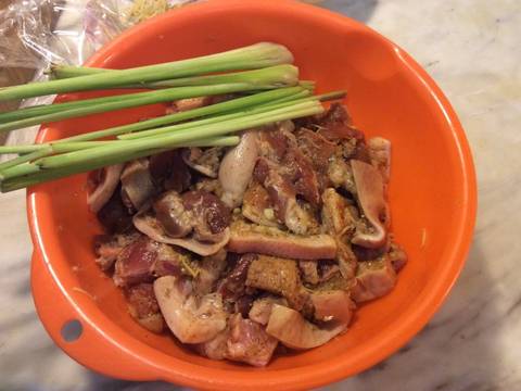 Thịt lợn rừng Ba Tri hấp sả, gừng recipe step 1 photo