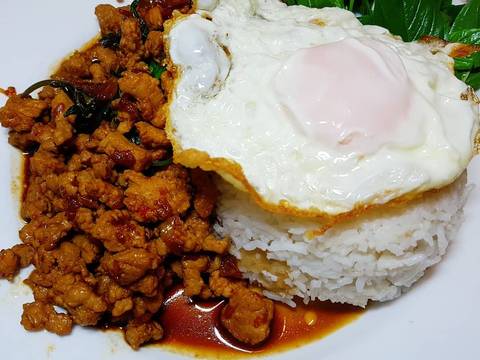 Thịt băm xào kiểu Thái (Pad Krapao) recipe step 8 photo