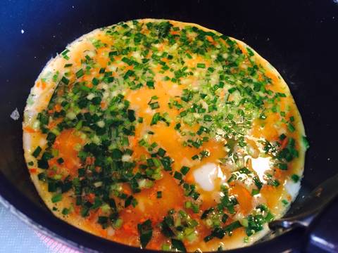 Trứng gà khoai, cà rốt và lá hẹ Nhật recipe step 2 photo