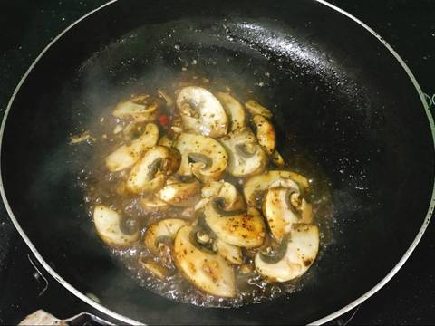 Cá Hồi Áp Chảo - ăn kèm Nấm Mỡ Sốt Tiêu Đen recipe step 5 photo