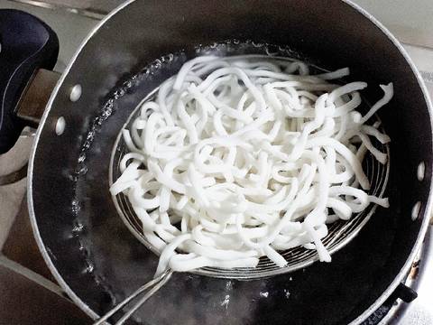 Bánh canh xào sa tế recipe step 2 photo