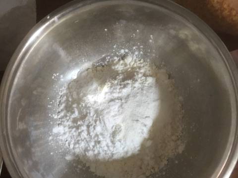 Bánh bông lan cuộn xốp mềm nhân hoa quả (roll sponge cake) recipe step 2 photo