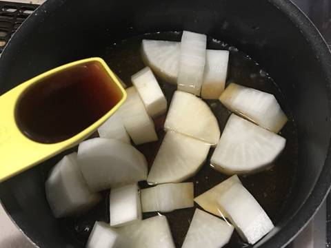 Thịt ba chỉ nấu củ cải kiểu Nhật {バター香る簡単豚バラ大根} recipe step 2 photo