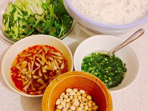 Bún Bò Xào (Angus beef noodle salad) recipe step 6 photo