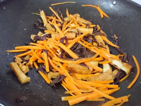 Bún gạo lứt xào chay bước làm 3 hình