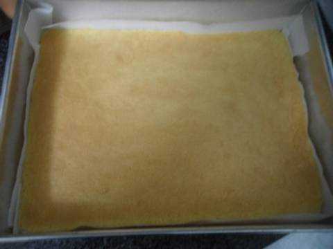 Bánh bông lan cuộn recipe step 4 photo