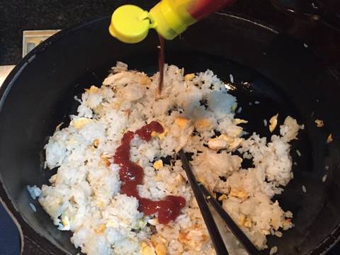 Omurice - Cơm cuộn trứng kiểu Nhật - (phiên bản vét tủ lạnh) recipe step 2 photo
