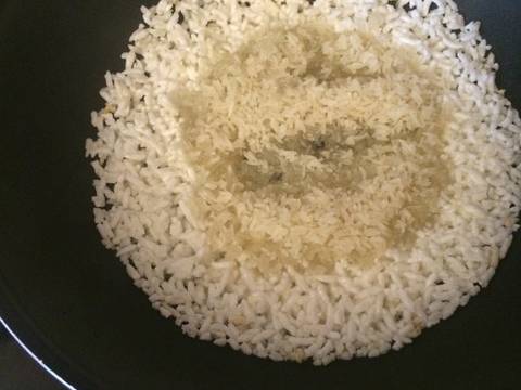 Cách làm cốm gạo nổ ngào đường