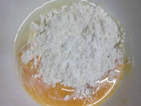 Bánh bông lan làm bằng chảo không dính, ăn với sốt trứng muối recipe step 1 photo