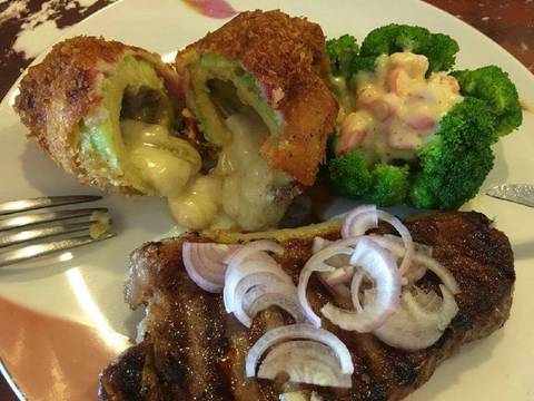 Bữa tối với thịt bò úc nướng cùng thịt xông khói cuộn trái bơ lă recipe step 6 photo