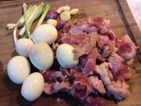 Trứng gà ác kho thịt cho sản phụ recipe step 1 photo