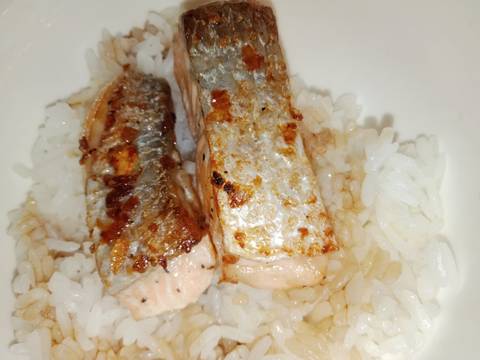 Cá Hồi Áp Chảo Bơ Tỏi Cho Bé Kiểu Mẹ Cà Rốt recipe step 4 photo