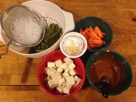 Mì shirataki xào đậu hủ rau củ và sốt đậu phọng cay recipe step 3 photo