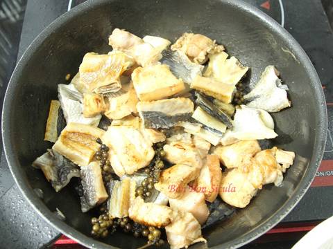 Khô Cá Lóc kho Thơm recipe step 4 photo