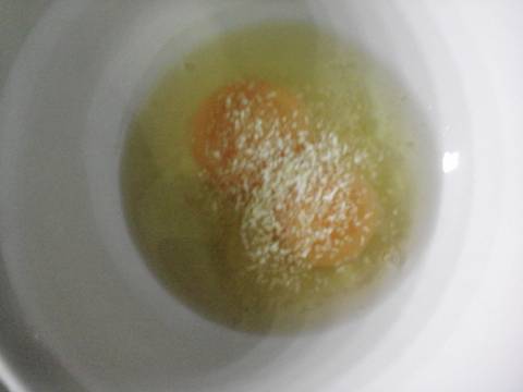 Trứng chiên xúc xích recipe step 3 photo