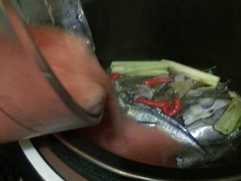 Cá nục um cà kiểu Miền Trung recipe step 6 photo