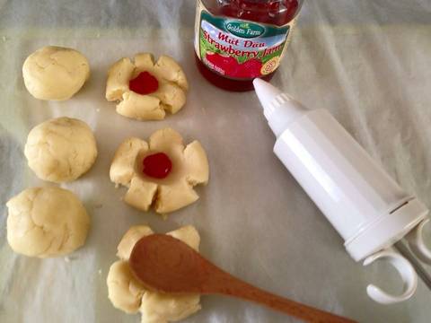 Plum Blossom Cookies( Bánh quy hoa hình hoa mận) recipe step 3 photo