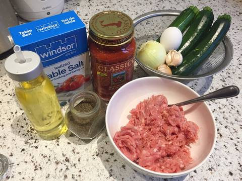 Spaghetti bí ngòi và gà tây viên recipe step 1 photo