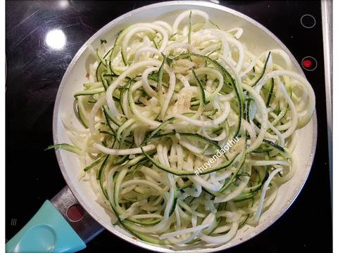 Zucchini Spaghetti (Mỳ spaghetti bí ngòi) #cleaneating recipe step 4 photo