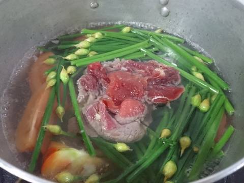 Canh Miến bông hẹ nấu bò tái recipe step 3 photo