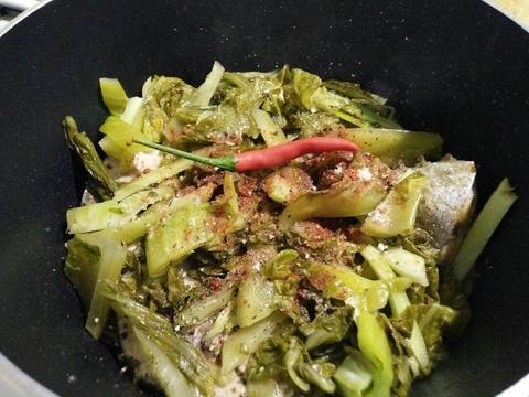 Cá ngừ kho dưa cải recipe step 2 photo