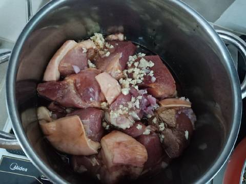 THỊT KHO TRỨNG (Thịt kho nước dừa - Thịt kho ngày Tết) recipe step 2 photo