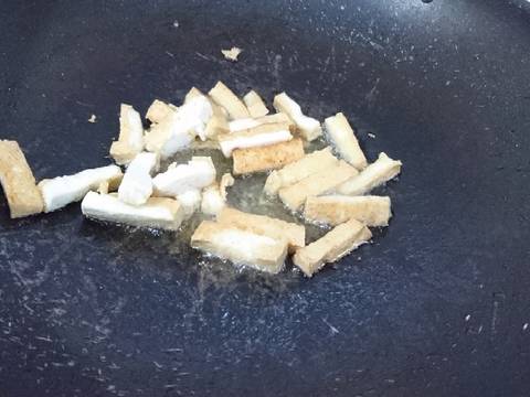 Bún gạo lứt xào chay bước làm 1 hình