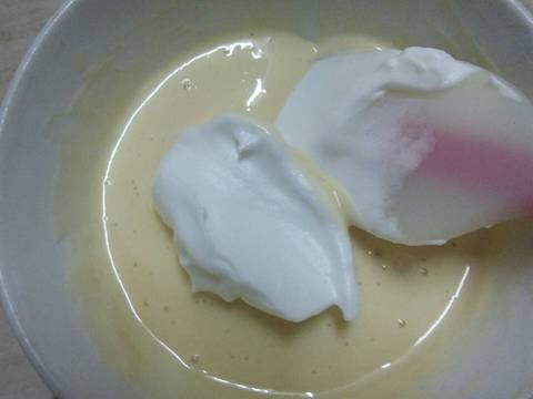 Bánh bông lan làm bằng chảo không dính, ăn với sốt trứng muối recipe step 3 photo