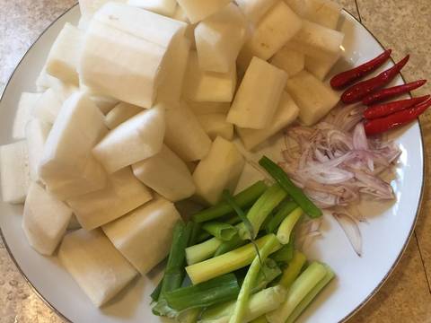Củ cải trắng kho với thịt ! recipe step 2 photo