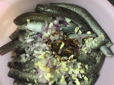 Cá kèo kho rau răm recipe step 3 photo