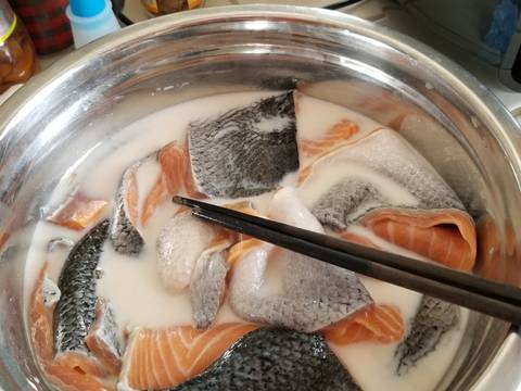 Sườn cây nướng, chả từ da cá hồi, ruốc cá hồi recipe step 2 photo