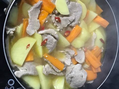 Thịt heo xào khoai tây, carot và nấm bào ngư recipe step 4 photo