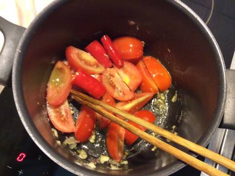 Canh thơm, cà chua chung sống cùng mực recipe step 5 photo